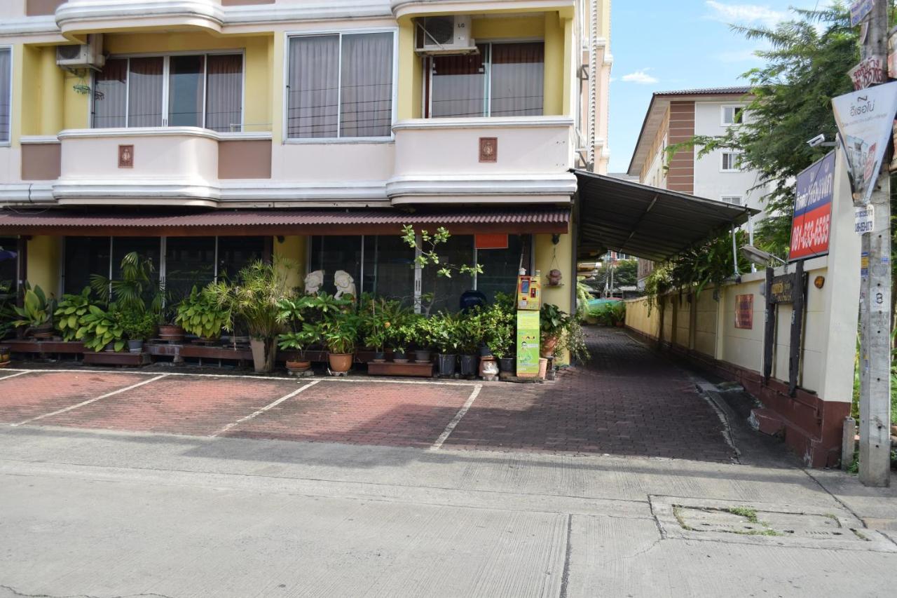 Benjaratch Boutique Apartment Bangkok Exteriör bild